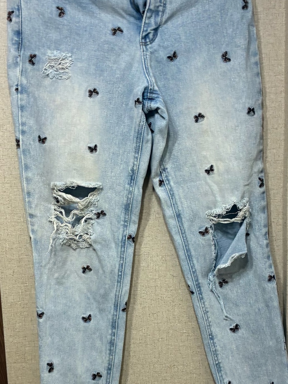 Tinseltown Light Blue Skinny Jeans with Black Butterfly Embroidery and Knee Rips